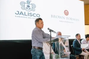 IMPI otorga denominación de origen a 24 productores de mezcal del Edomex